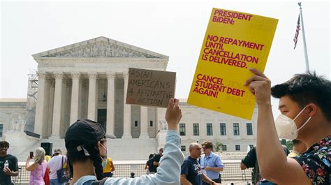 Student debt: White House faces backlash for restarting interest on loans
