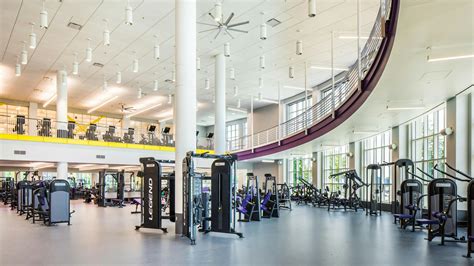 The University of New Orleans Recreation & Fitness Center offers students, alumni, and neighbors from the surrounding community an array of health and fitness .... 