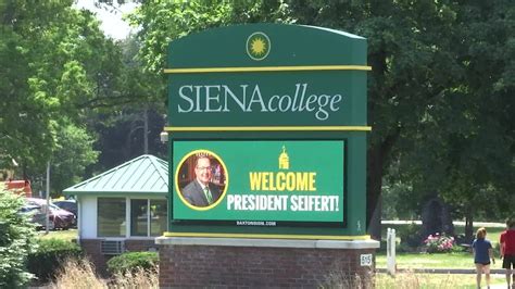 Students, staff welcome new Siena College president