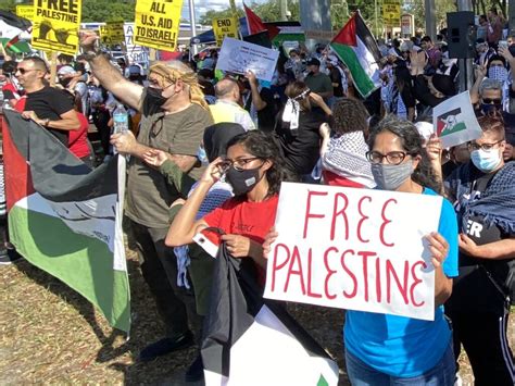 Students for Justice in Palestine holds rally at FIU as Florida looks to deactivate organization on campuses