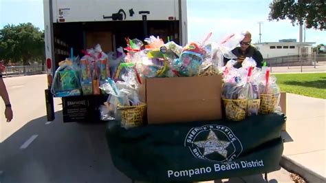 Students from Pompano Beach High School and BSO team up for food delivery drive