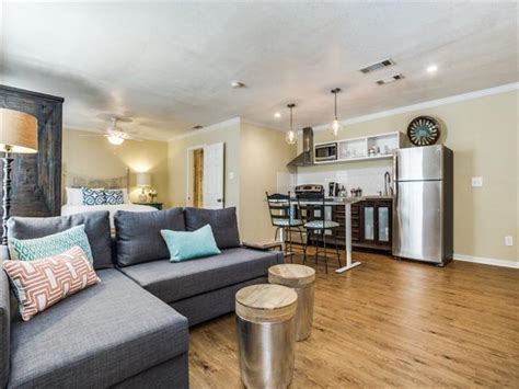 Studio apartments dallas under dollar800. Sep 3, 2023 · Browse 379 apartments under $1000 in Dallas. View information about available rentals including floor plans, pricing, photos and amenities. Apartments under $1000 in Dallas, TX | RentCafe 