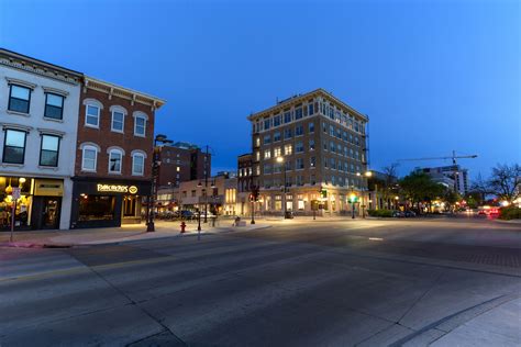 Whether you're traveling with kids, friends, or even solo, it's easy to find fun things to do in and around Cedar Rapids. Outdoor adventures begin at the area’s plentiful number of parks, swimming pools and trails. Ice skating, bowling, golf courses and more will keep the family active. Theatres and entertainment venues regularly offer local .... 