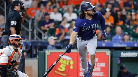 Suárez hits 2 homers, Crawford has 1 as Mariners beat Astros 5-1