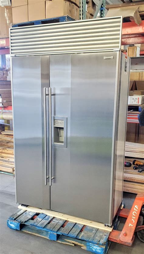 Sub Zero Refrigerator Model 690/S Side by Side IceWater APPLIANCE