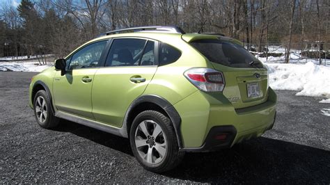 Subaru crosstrek gas mileage. Does the 2019 Subaru Crosstrek Get Good Gas Mileage? A CVT-equipped Crosstrek gets an EPA-estimated 27 mpg in the city and 33 mpg on the highway. That’s good for the segment, especially considering the Crosstrek comes standard with AWD. Fuel economy with the manual transmission drops to 23/29 mpg city/highway, which is … 