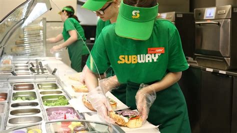Subway sandwich artist salary. The estimated total pay for a Sandwich Artist at Subway is $13 per hour. This number represents the median, which is the midpoint of the ranges from our proprietary Total Pay Estimate model and based on salaries collected from our users. The estimated base pay is $13 per hour. 