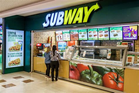 27/11/2020 ... McDonald's and Subway are two of the world's largest international fast food restaurant chains. Each company possesses a strong brand and is .... 