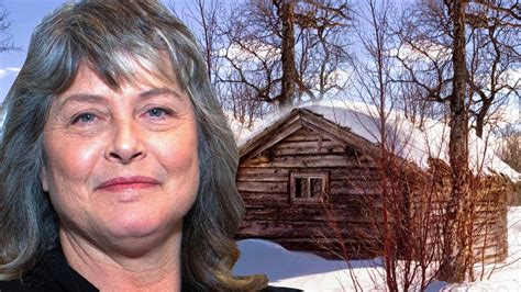 Sue aikens cause of death. Sue Aikens – a 60-year-old (born July 1, 1963) woman and the sole resident of the Kavik river camp in northern Alaska. The camp is located directly adjacent to the Kavik River, 197 miles north of the Arctic Circle. Her motto is "If it hurts, don't think about it." 