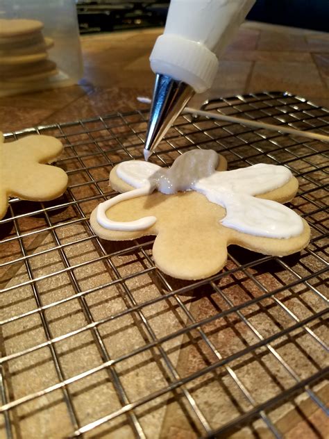 Sugar Cookie Decorating with Royal Icing & Luster Dust