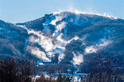 Live webcams from popular ski resorts in North Carolina. Plan 