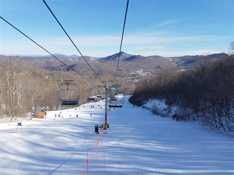 Sugar nc ski. Feb 18, 2014 ... Sugar Mountain is 115 acres of terrain carved in to the Blue Mountains, just outside the town of Banner Elk, NC. Parking is in one of I think 6 ... 