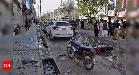 Suicide bomber hits checkpoint in northwest Pakistan, killing 4 in second attack in as many days