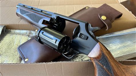 Sulun sr 410 gunbroker. Be the first kid on the block to own one of these spanking new Revolver Action .410 shotguns made by The Hunt Group. Hunt Group Revolver RV410 features:.410 ga. 3″ Chamber. 5 round capacity, plus bonus plugs to make a 3 round capacity cylinder for hunting! Double Action Trigger. Exposed Hammer. Plunger Extractor. Available in 20″, … 