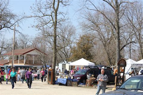 PRAIRIE VIEW - WED, SAT & SUN. Country Boy Flea Market. 193 Milwaukee Avenue. Ample parking. New and used merchandise, lots of garage sale and bric-a-brac items. Crafts, collectibles, produce. Snack bar, restrooms, h/a. (847) 541-1952. ROCKFORD - SAT & SUN. Sandy Hollow Indoor/Outdoor Antique & Collector Flea Market. 3913 Sandy Hollow Road..