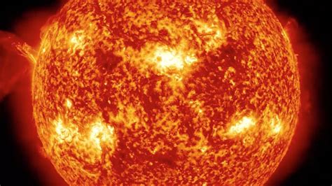 Sun sun. Mar 10, 2008 · The Sun, an average-sized, middle-aged star, formed almost 5 billion years ago from a cloud of gas and dust. The Extreme Ultraviolet Imaging Telescope (EIT) captured a pair of similarly shaped ... 
