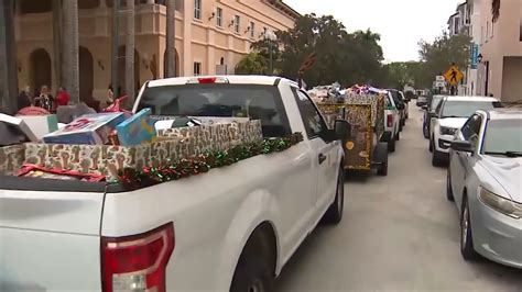Sunbeam Polar Express delivers gifts to Miramar Police station for 8th Annual Toy Drive