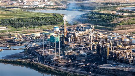 Suncor CEO says company remains committed to decarbonization