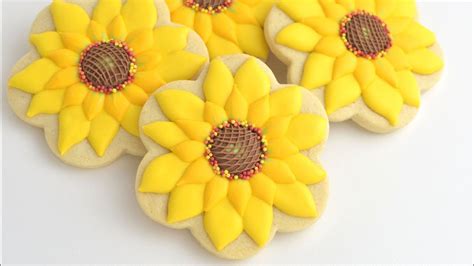 Sunflower cookies. Preheat your oven to 350°F. Place parchment paper on a baking sheet. Put the oats, flour, sunflower seeds, baking soda, baking powder, and salt in a large bowl. Stir to combine all the ingredients and … 