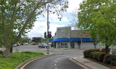Sunnyvale: Man dies after crashing car into Walgreens