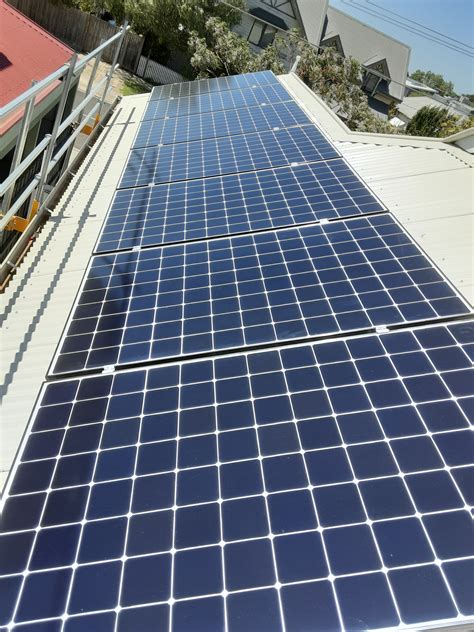 Sunpower solar panels. About SunPower. SunPower solar panels are produced by Maxeon Solar Technologies. This company has its headquarters in Singapore and manufacturing facilities in Malaysia, Mexico, and the Philippines. There are two types of SunPower panels: SunPower Performance: These panels are up to 21.1% efficient, with 25-year product and … 