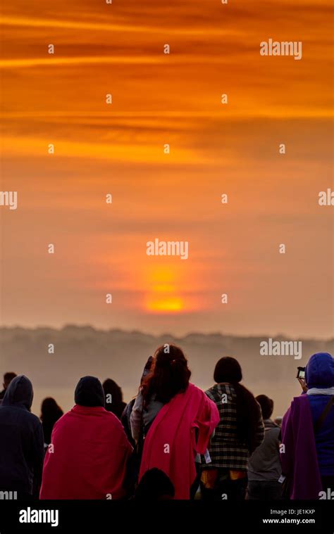 Sunrise 21st june. Lindisfarne. St Andrews. Chesham. Gillingham. Lisburn. St Davids. Sunrise, sunset and moon phases in over 212 locations all across United Kingdom today. 