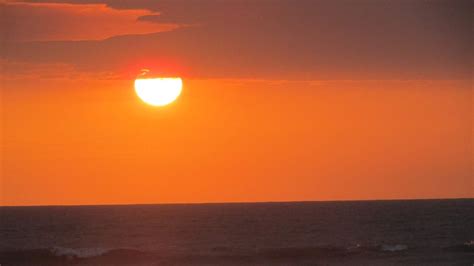 Sunset dec 18. Sunset is the exact time the upper disk of the sun is at the horizon, whereas dusk is when the center of the sun is 18 degrees below the horizon, according to the National Institut... 