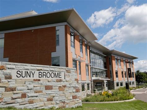 Suny broome university. Articulations are in place for Ithaca, SUNY Oswego, Empire State University, and students also routinely transfer to Binghamton University, SUNY New Paltz, Brockport, and Fredonia. Apply and Register. Academic Calendar ... SUNY Broome Community College PO Box 1017 Binghamton, New York 13902; Location: 907 Front St Binghamton, New … 