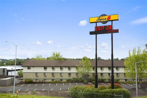 Super 8 by Wyndham Portland Airport - Booking.com