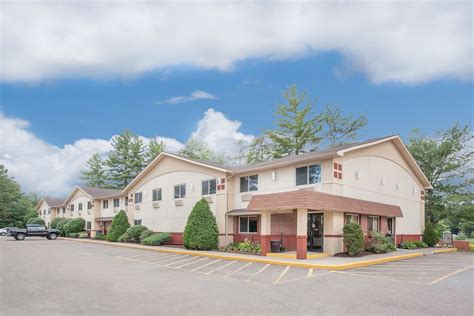 Super 8 by Wyndham Queensbury Glens Falls