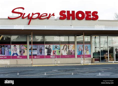 Super Shoes, 550 Center St, Auburn, ME, Shoe Stores