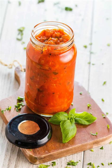 Super Simple Homemade Tomato Sauce