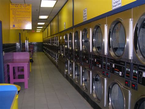 Super Saver Laundromat offers a variety of pickup and delivery laundry services in Waterbury, CT and the surrounding areas. These pickup and delivery laundry services include wash & fold laundry and commercial laundry.