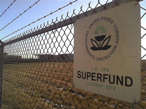  The Superfund program is administered by the U.S. Environmental Protection Agency (EPA) in cooperation with individual states. In New Jersey, the Department of Environmental Protection 's (NJDEP) Site Remediation Program oversees the Superfund program. As of 10 March 2016, there are 105 Superfund sites listed on the National Priorities List (NPL). 
