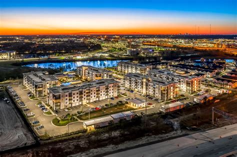 Sur southside quarter. Southside quarter is an upcoming community in Jacksonville where residents, workers, shoppers and visitors can all enjoy the gorgeous scenery and amenities that it has to offer. Call us at 904-599-901... 