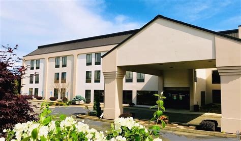 Holiday Inn Express Hotel & Suites Erie (Summit Township) Erie, PA. [See Map] Tripadvisor (388) No confirmed availability on selected dates. Visit Site. 2.5-star Hotel Class. 2.5-star Hotel Class.
