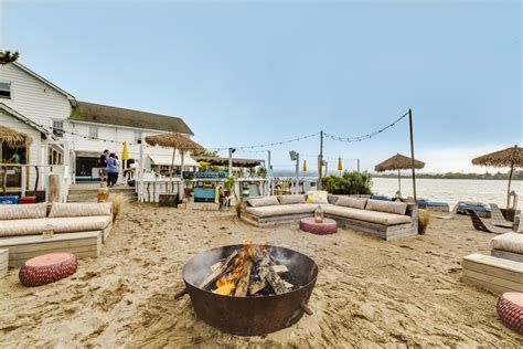 Surf lodge hamptons. Cynthia Rowley hosted a dinner party, in partnership with VieVite, to celebrate the 2nd Annual Cynthia Rowley Surf Camp in Montauk. Guests included Bill Powers, Kit Keenan, Lucien Smith, Tezza ... 