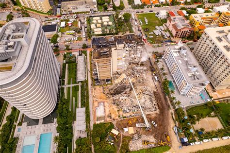 Surfside condo collapse video.  Engineers studying the June 2021 collapse of the Cha...