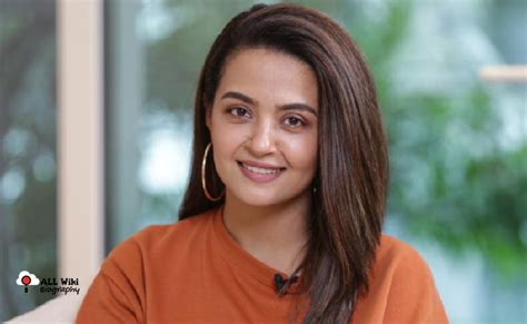 Surveen chawla age