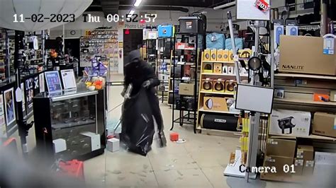 Surveillance video shows 2 stealing $30K in merchandise from Pitman Photo in Palmetto Bay