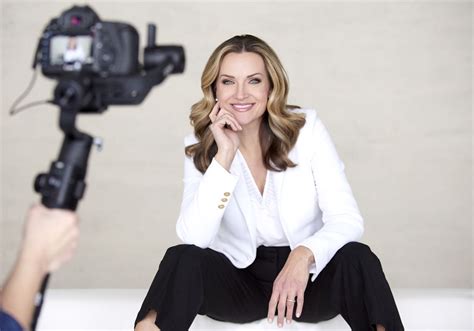 I'm Susan Koeppen — a 9-time Emmy award-winning journalist known nationwide as a full-time keynote speaker, spokesperson, cardiac arrest survivor and women's health advocate. I'm using my 30 years of news anchoring/reporting media expert experience to help share YOUR STORY. . 