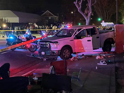 Suspected DUI driver plows into California Christmas parade crowd; 3 hurt