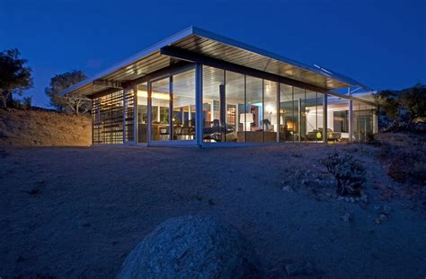 Sustainable Vacation Home in California Promotes OfftheGrid Living
