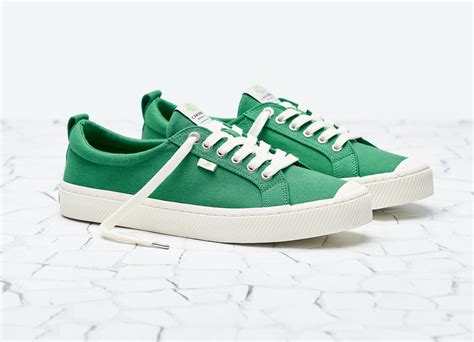 Sustainable shoe brands. Quick Links. Best for the office: Rothy’s – uses renewable materials and recycled ocean plastic. Best for casual shoes: SAOLA – bio-based shoes that support wildlife … 