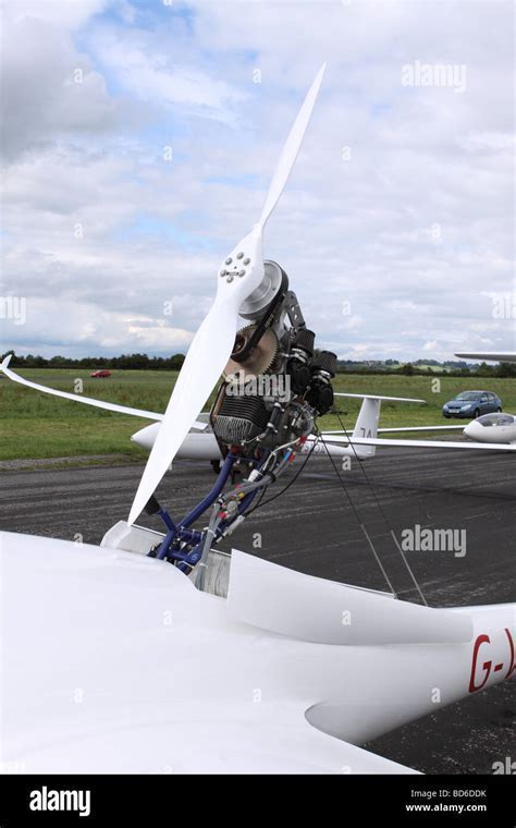 Sustainer Engines in Narrow Fuselage Gliders