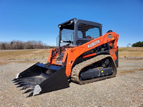 Track Loader SVL65-2. Kubota’s SVL65-2 track loader is compact in size yet boasts incredible power, giving you the all-round performance to take on any task. The SVL65-2 has Advanced Multi-function Valve (AMV) – Hydraulic system features an innovative AMV that provides smooth movements of all hydraulic functions when operated simultaneously. . 