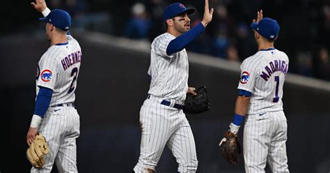 Swanson sparks 6-run 6th, Cubs rally to beat Pirates 10-6