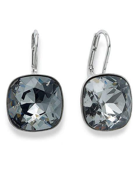 Swarovski crystals are machine-cut crystal beads made in Austria. Daniel Swarovski developed the formula in the 1800s. Swarovski crystals are silver in color and are used in neckla.... 