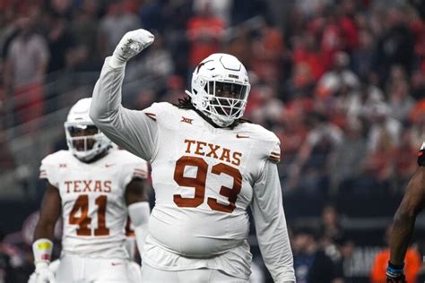 Sweat, Texas defense embracing challenge of trying to stop Washington's No. 1 passing attack