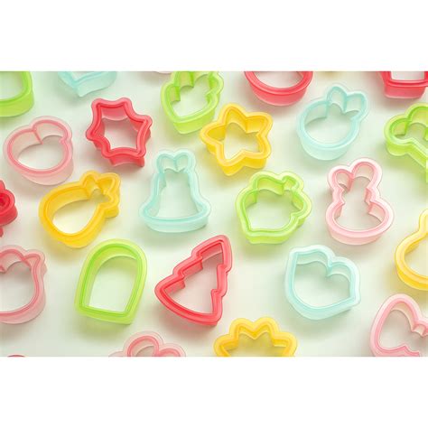 Set Includes the following 12 cookie cutters: 1 - Advent Stocking - Cutter. 1 - Advent Round Ornament - Cutter. 1 - Advent Snap Gingerboy - Cutter. 1 - Advent Cupcake - Cutter. 1 - Advent Bow Gift - Cutter. 1 - Advent Mrs. Claus Face - Cutter. 1 - Advent Sweet Santa Face - Cutter. 1 - Advent Snowman Sweet Face - Cutter.. 